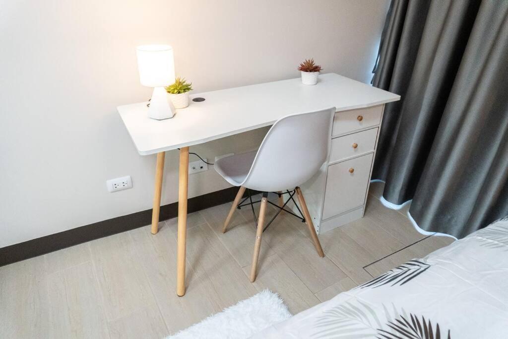 A2J Luxury 2Br Bgc Uptown Suite Near Uptown Mall Manila Eksteriør billede