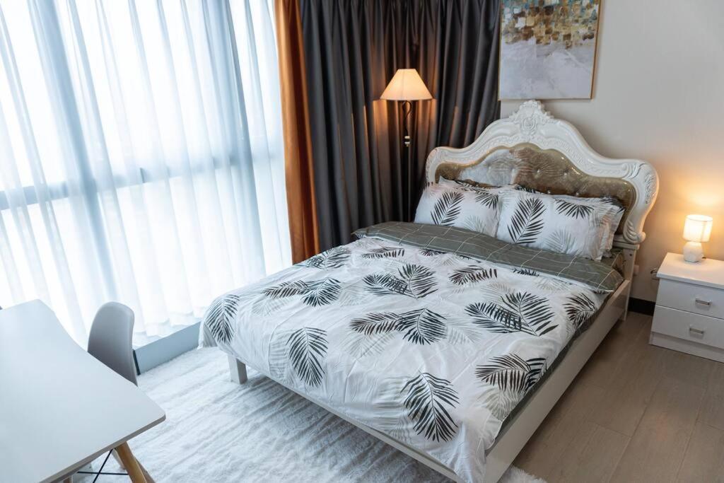 A2J Luxury 2Br Bgc Uptown Suite Near Uptown Mall Manila Eksteriør billede
