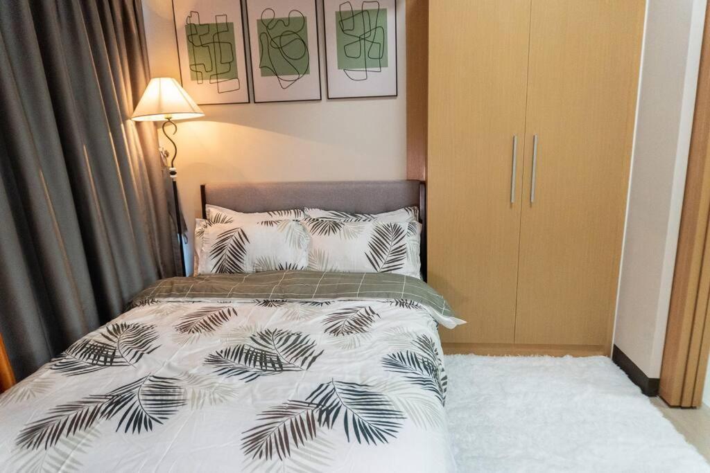A2J Luxury 2Br Bgc Uptown Suite Near Uptown Mall Manila Eksteriør billede