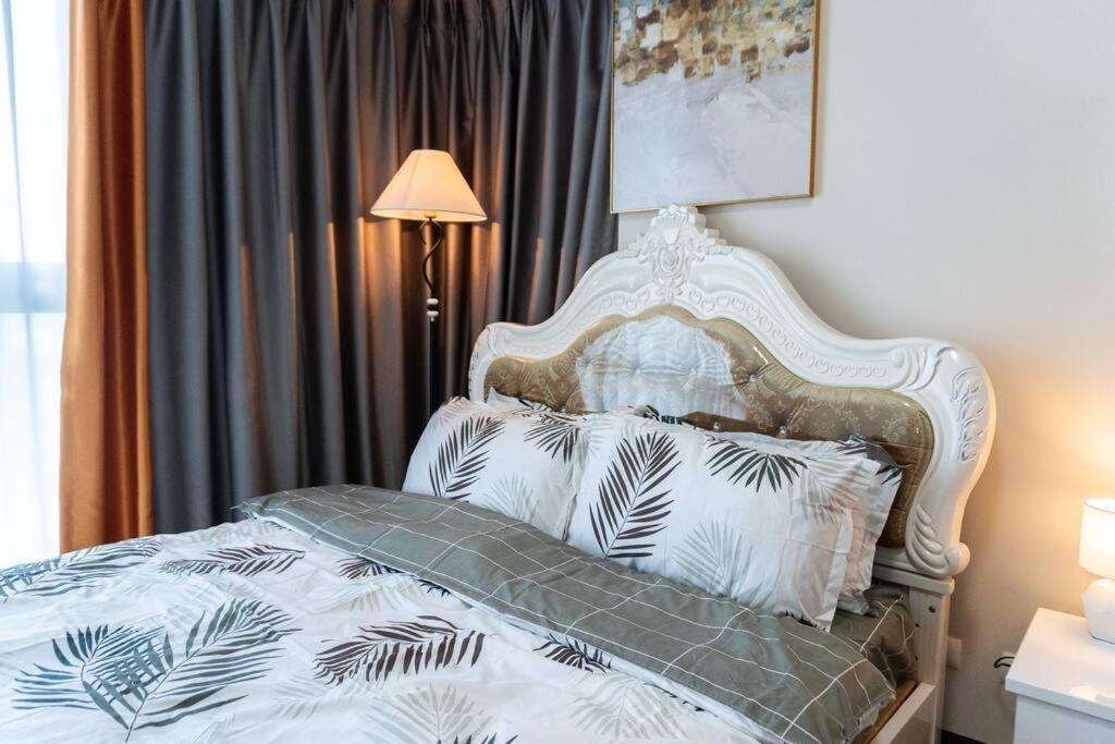 A2J Luxury 2Br Bgc Uptown Suite Near Uptown Mall Manila Eksteriør billede