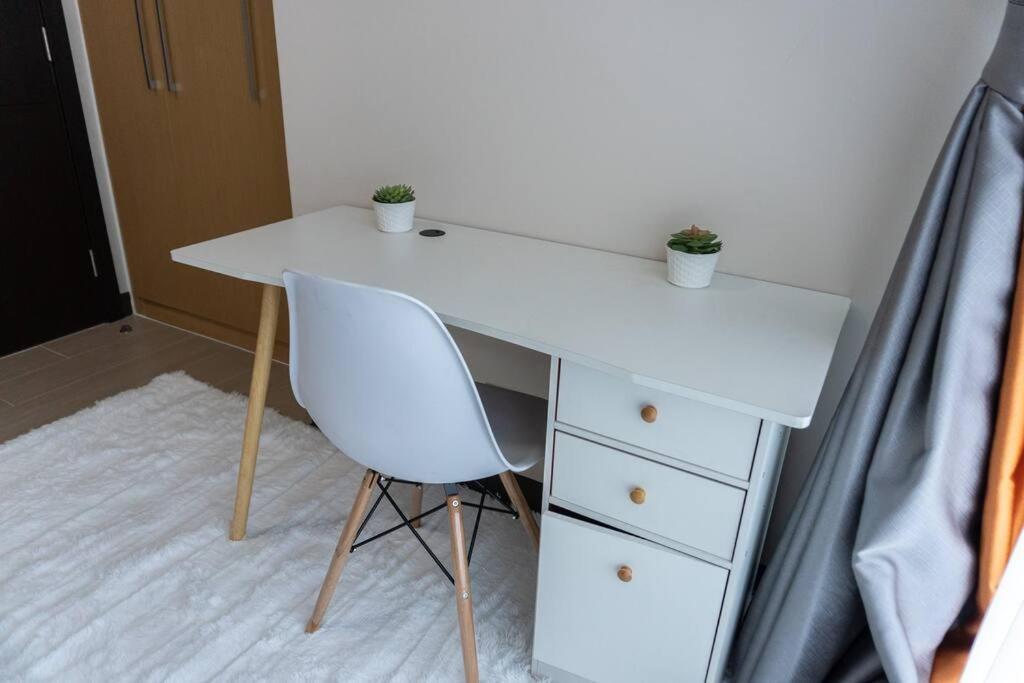 A2J Luxury 2Br Bgc Uptown Suite Near Uptown Mall Manila Eksteriør billede