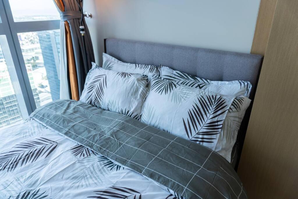 A2J Luxury 2Br Bgc Uptown Suite Near Uptown Mall Manila Eksteriør billede